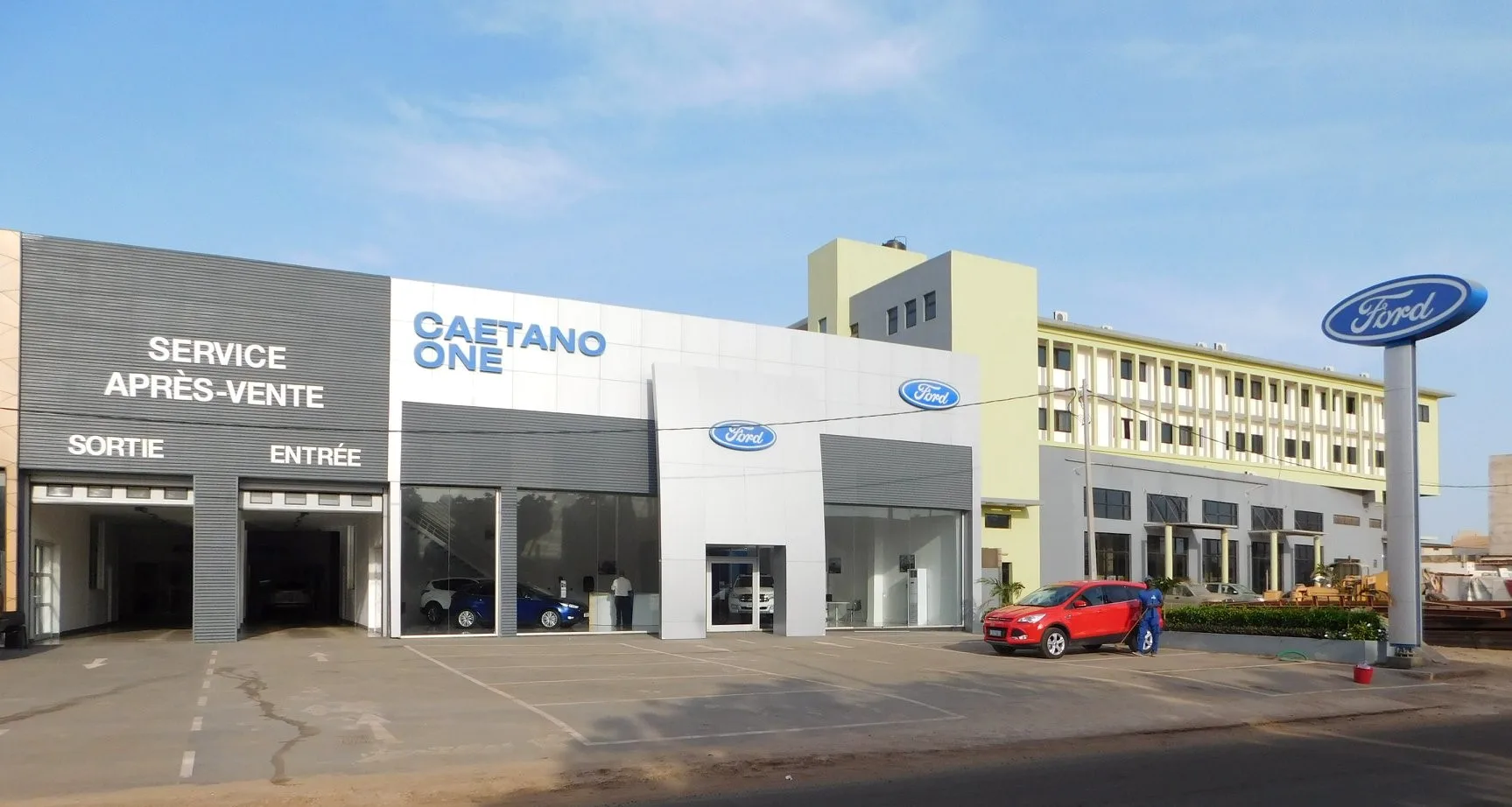 SHOWROOM FORD