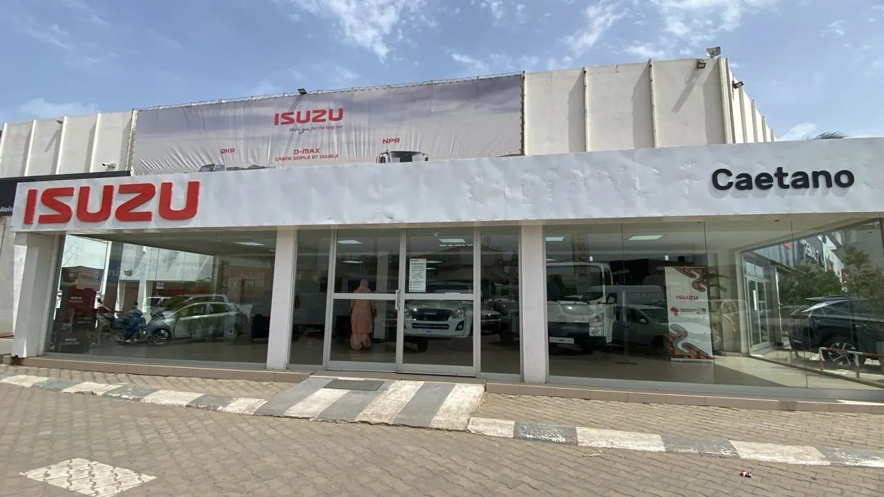 SHOWROOM ISUZU